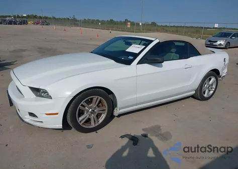 2014 Ford Mustang V6 z USA, uszkodzony, nr VIN 1ZVBP8EMXE5314230